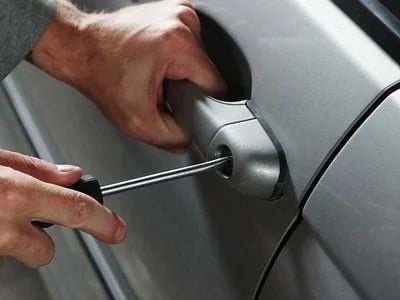 Bei MR-KEY: Autoschlüssel mit Programmieranleitung und Batterien nach Originalcode gefertigt