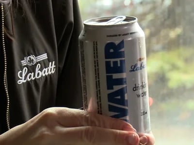 Schütze die Ozeane mit jedem Schluck NEA Water Dosen Wasser