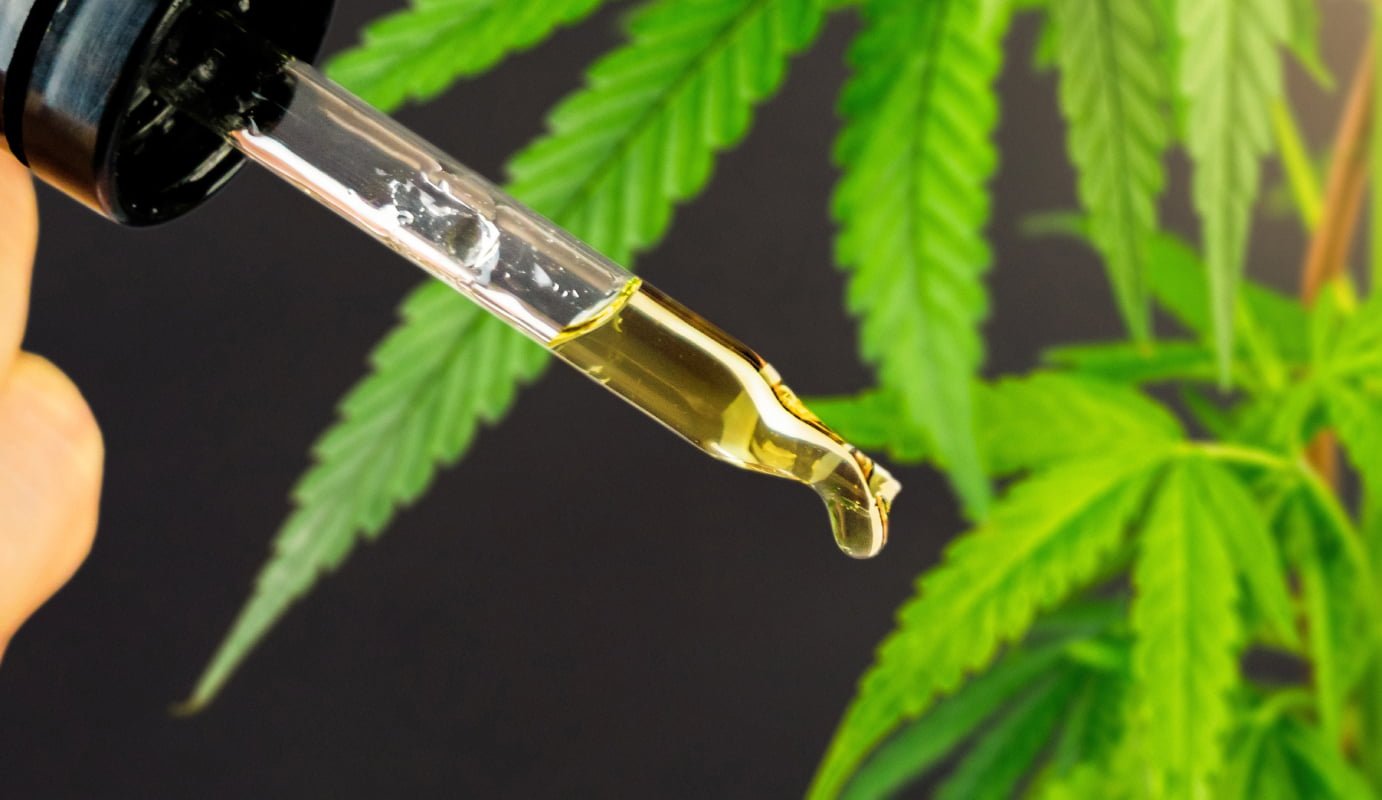 Cannabis Tinktur herstellen mit dem Wissen von Cbdladen: Effizient, dosierbar und mild