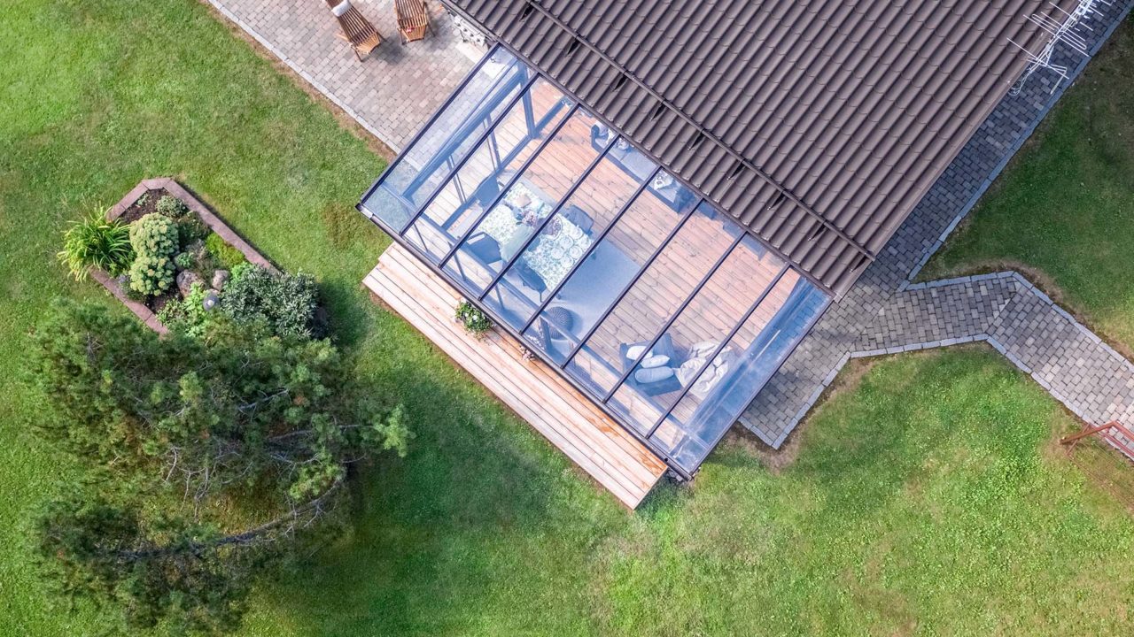 Glasbau West: Design trifft Funktion bei Terrassenüberdachung Krefeld