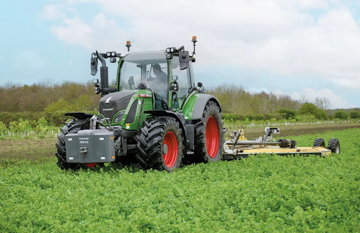 Wartung leicht gemacht: New Holland Traktoren optimal pflegen und sparen