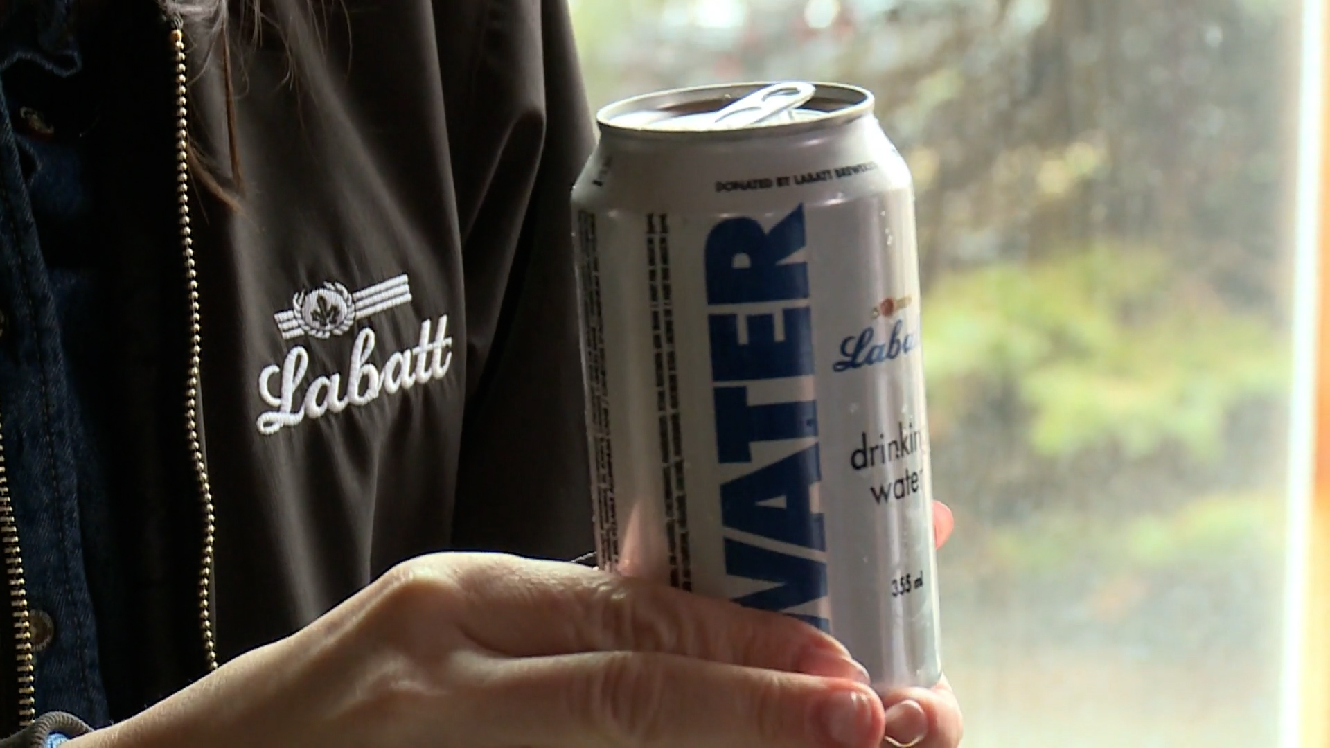 Schütze die Ozeane mit jedem Schluck NEA Water Dosen Wasser